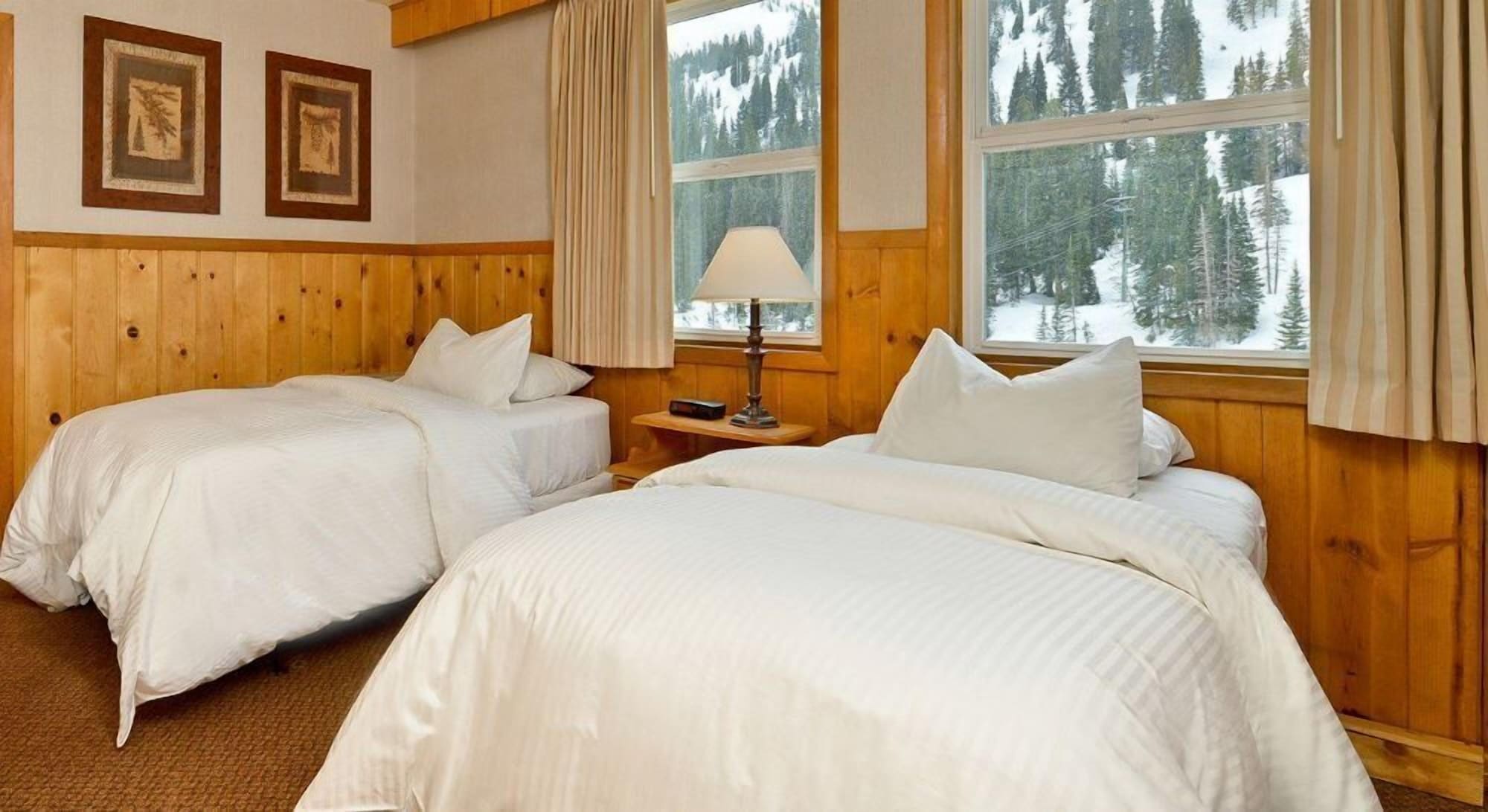 Alpine, Twin Beds, Private Bathroom