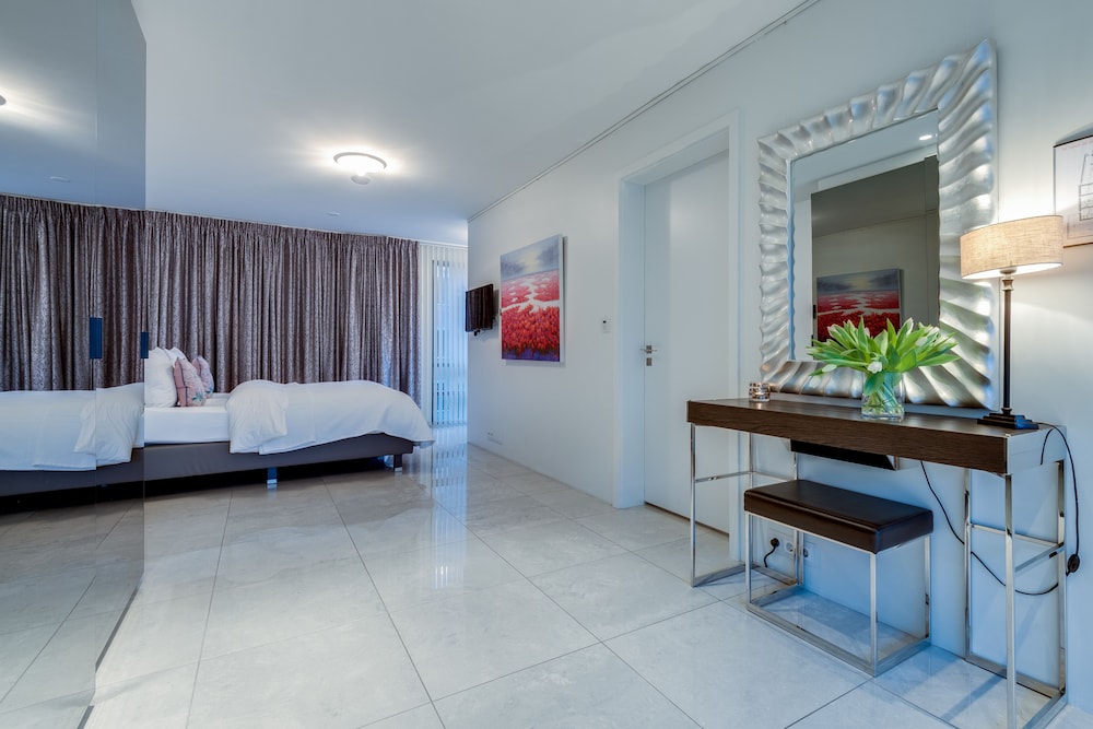 Lobby at Black Pearl Luxury Apartments, REYKJAVIK