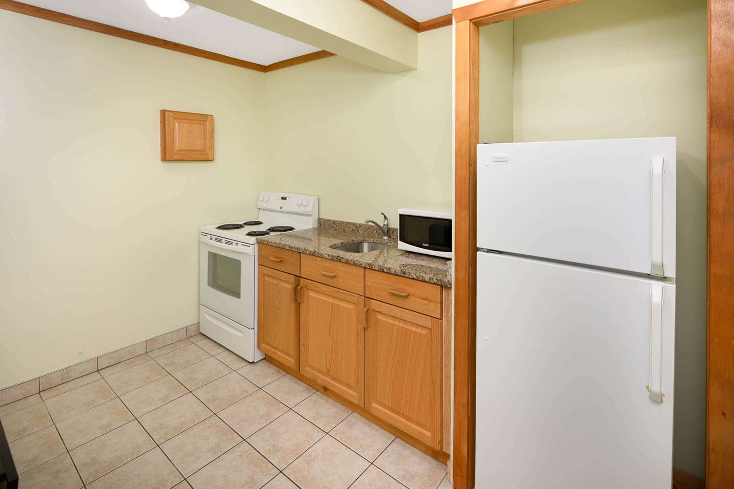 Travelodge by Wyndham Golden Sportsman Lodge 44/44