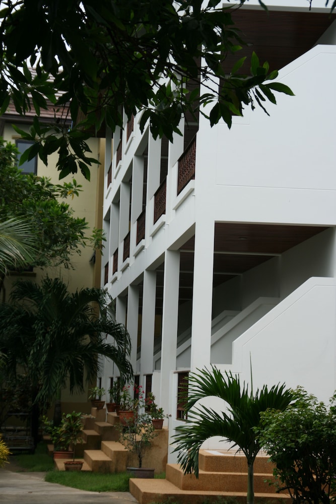 Marina Beach Resort 13/65