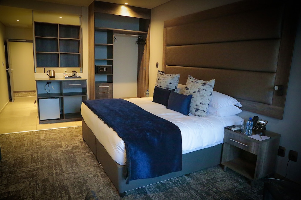 Blueberry Hill Hotel 11/50