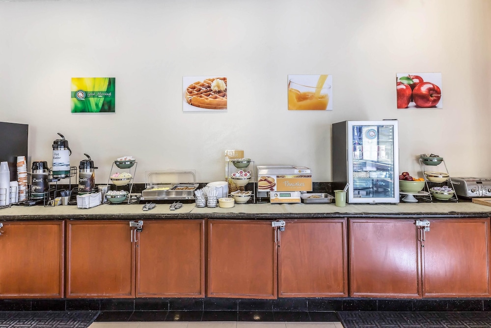 Comfort Inn & Suites Irvine Spectrum 43/49