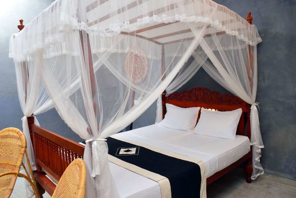 DELUXE, KING BED