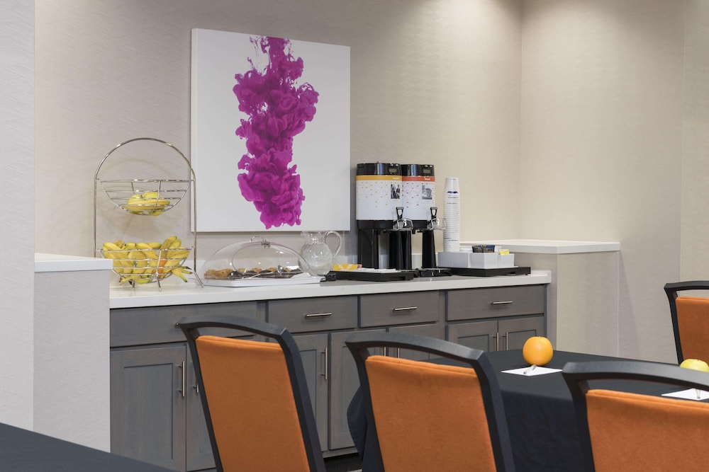Hampton Inn Suites West Lafayette In 32/39