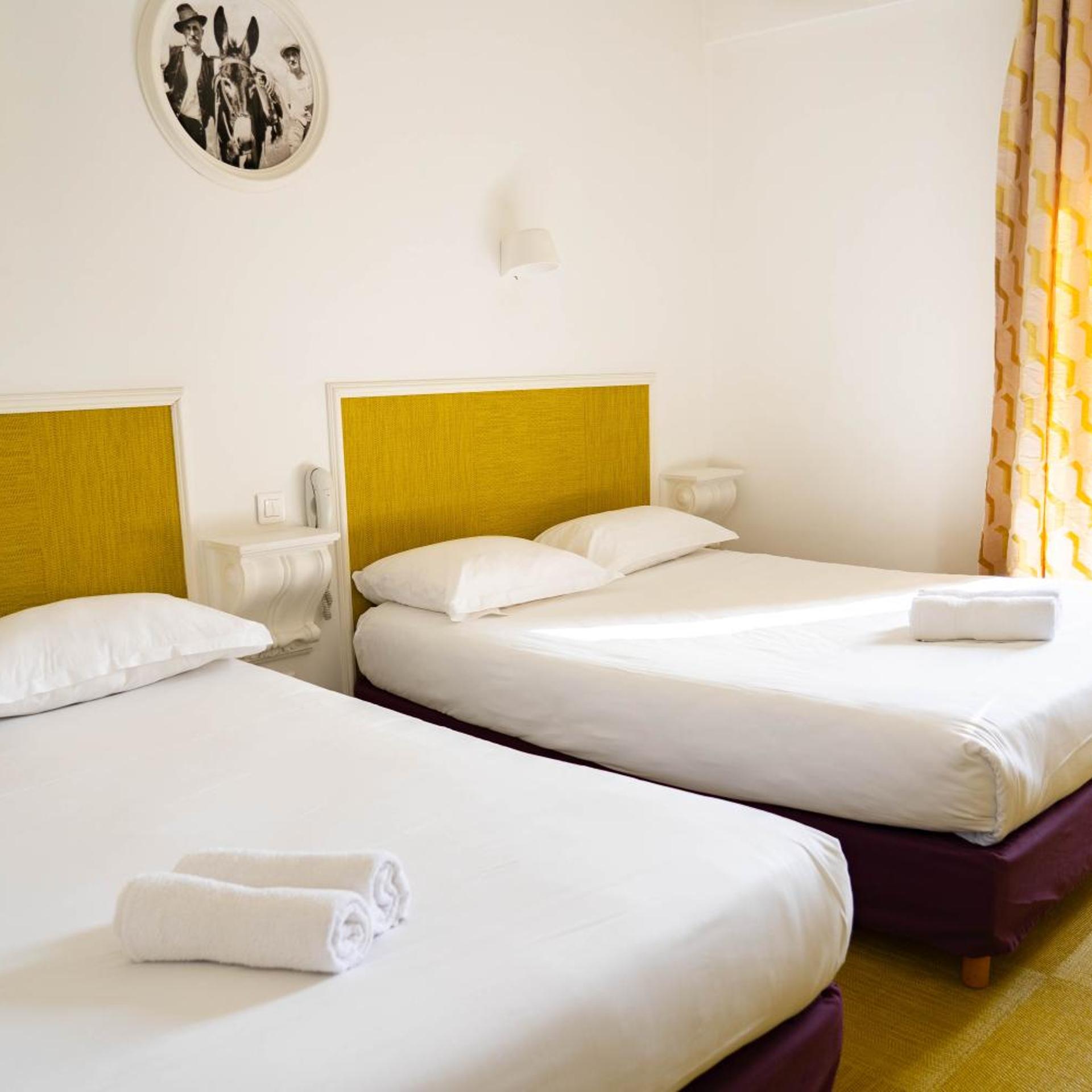 Room, Quadruple
