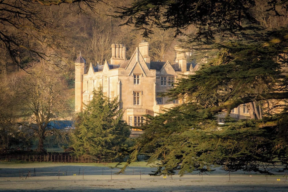 Dumbleton Hall Hotel 69/73