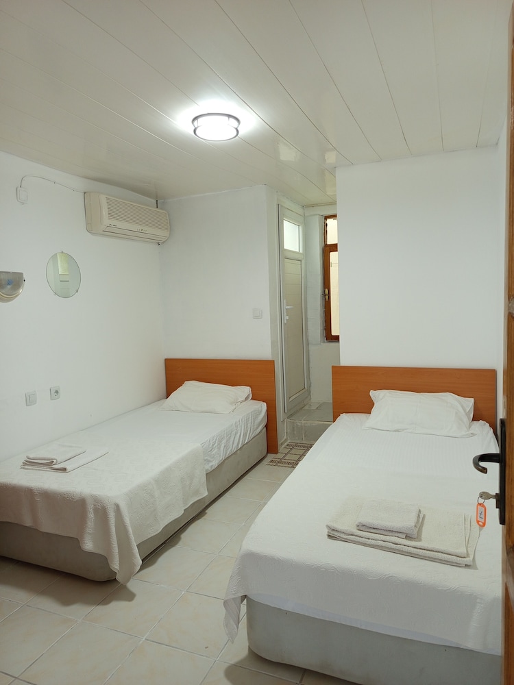 STANDARD, TWIN BEDS, TERRACE
