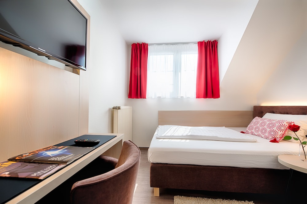 Home Hotel 32/59