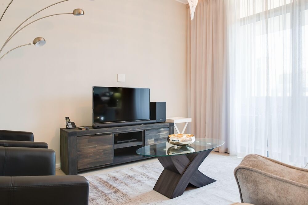 Axis Luxury Apartments 11/25