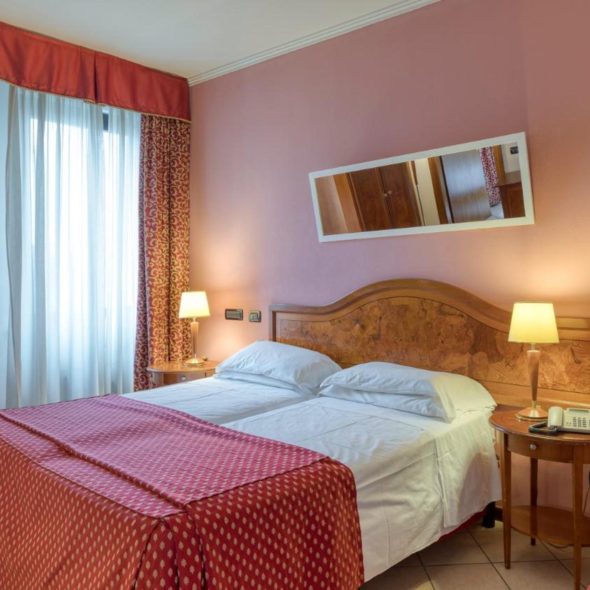 ROOM, QUADRUPLE