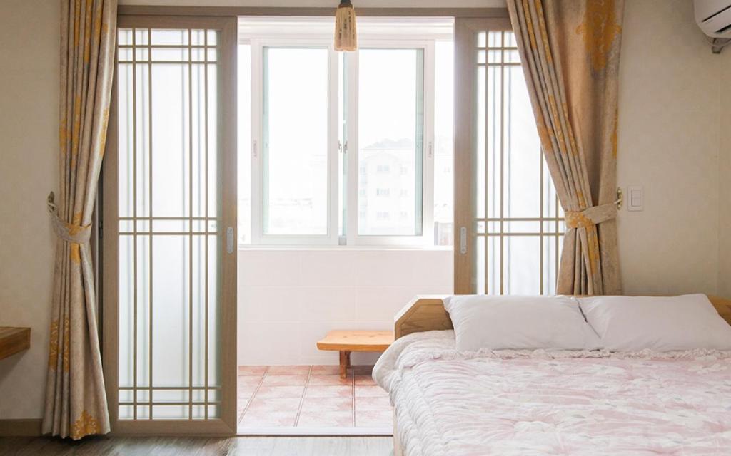 On The Stone Guesthouse 2 - Hostel 4/22