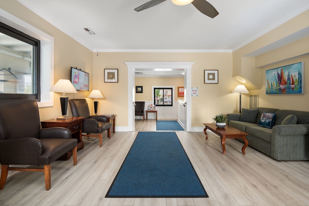 Coastal Palms Inn &amp; Suites 31/50