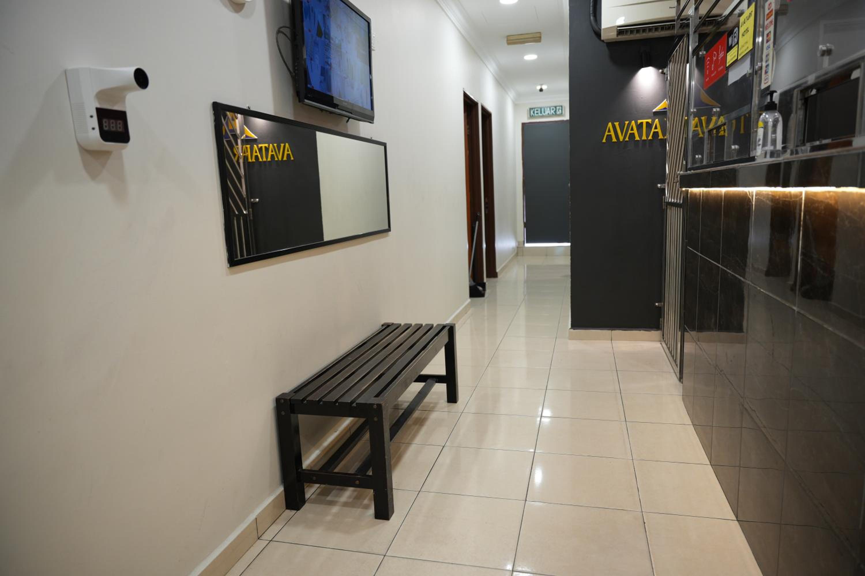 Oyo 44097 Avatarr Hotel 45/49