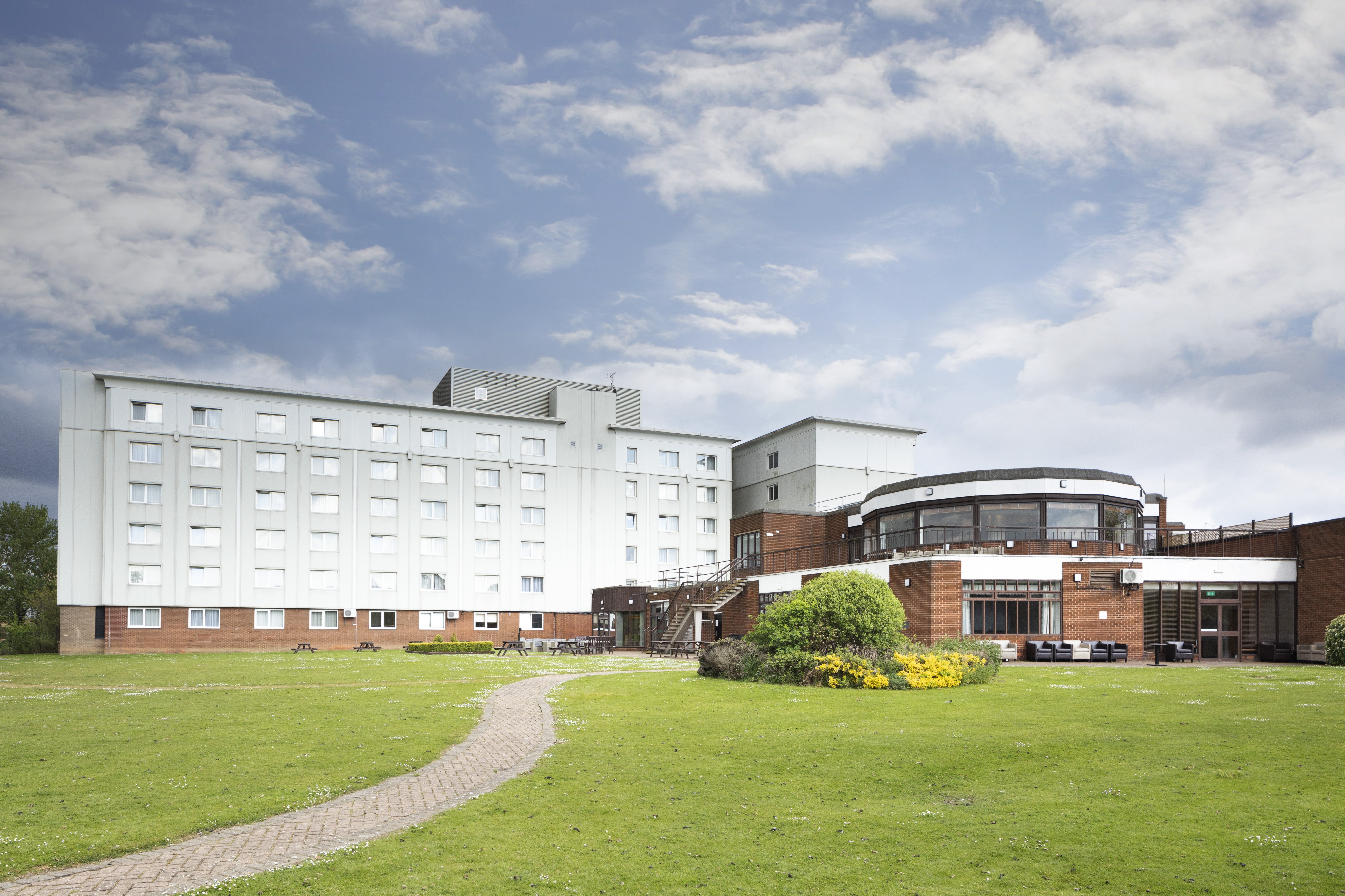 HOLIDAY INN BASILDON 5/75