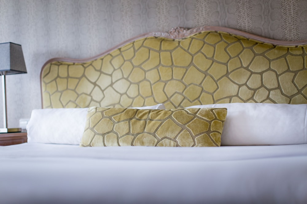 Friday Hotel 20/36
