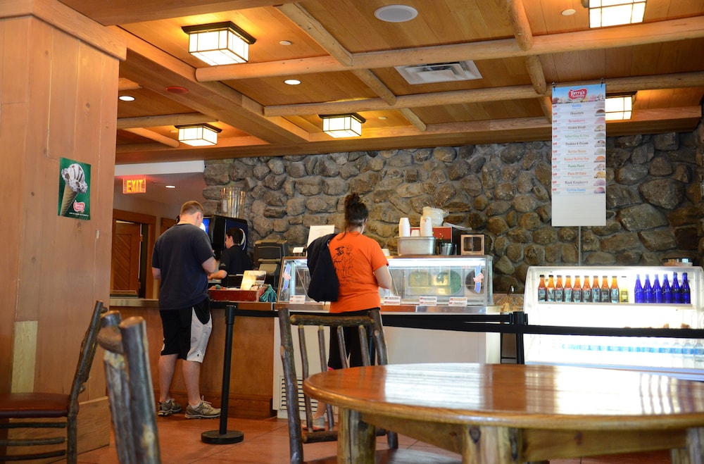 Overlook Lodge at Bear Mountain 7/38