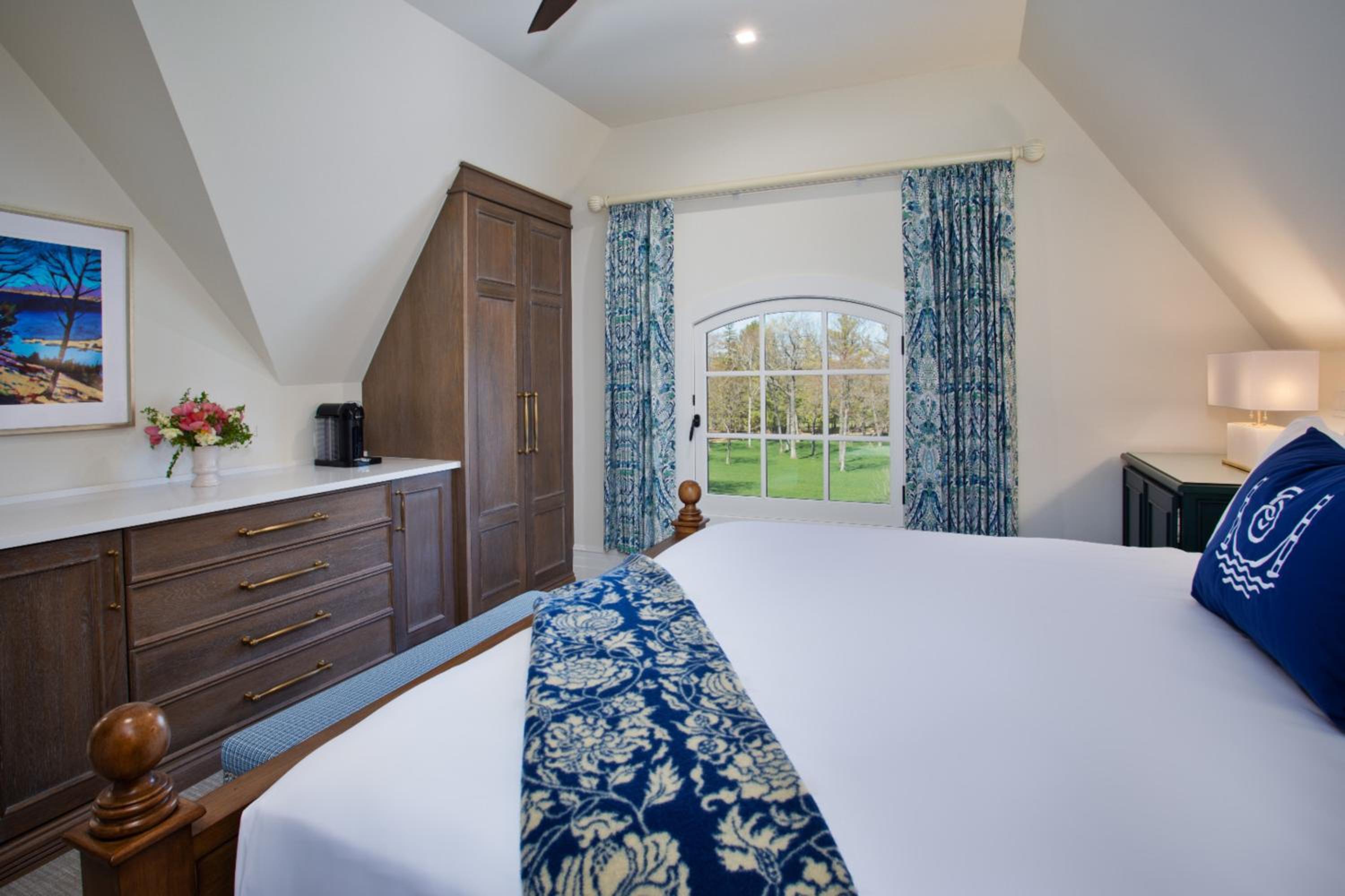 غرفة بسرير كوين، The Inn At Stonecliffe 5/8