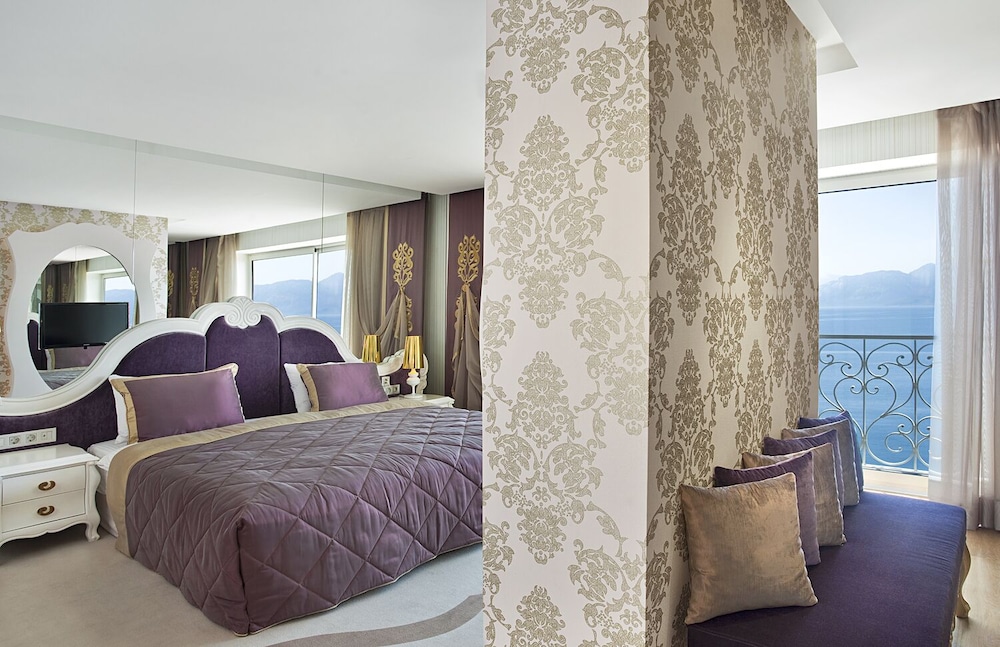 JUNIOR, KING BED, SEA VIEW