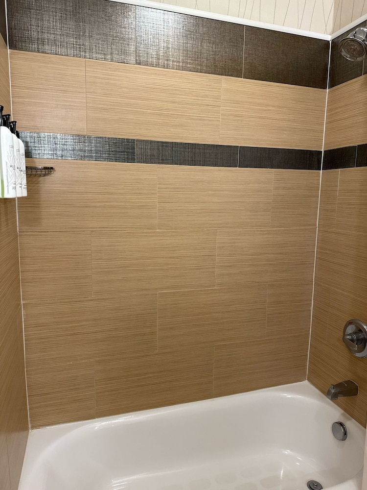 Fairfield Inn and Suites by Marriott North Spring 27/27