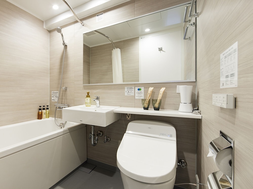 غرفة سوبيريور بسرير كوين مع أريكة، hotel androoms Naha Port 2/2