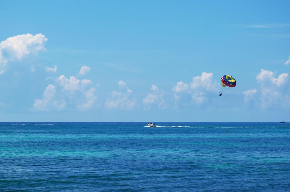 Aquavista Beachfront Suites 20/29
