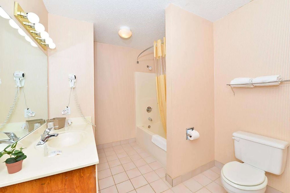 Days Inn by Wyndham Ozark Springfield 20/22