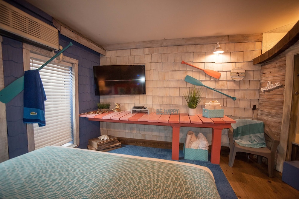 Room, King Bed, Side Ocean View