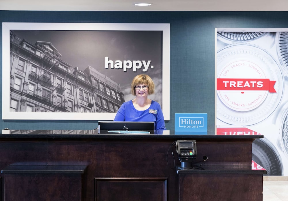 Hampton Inn And Suites Rochester North 10/42