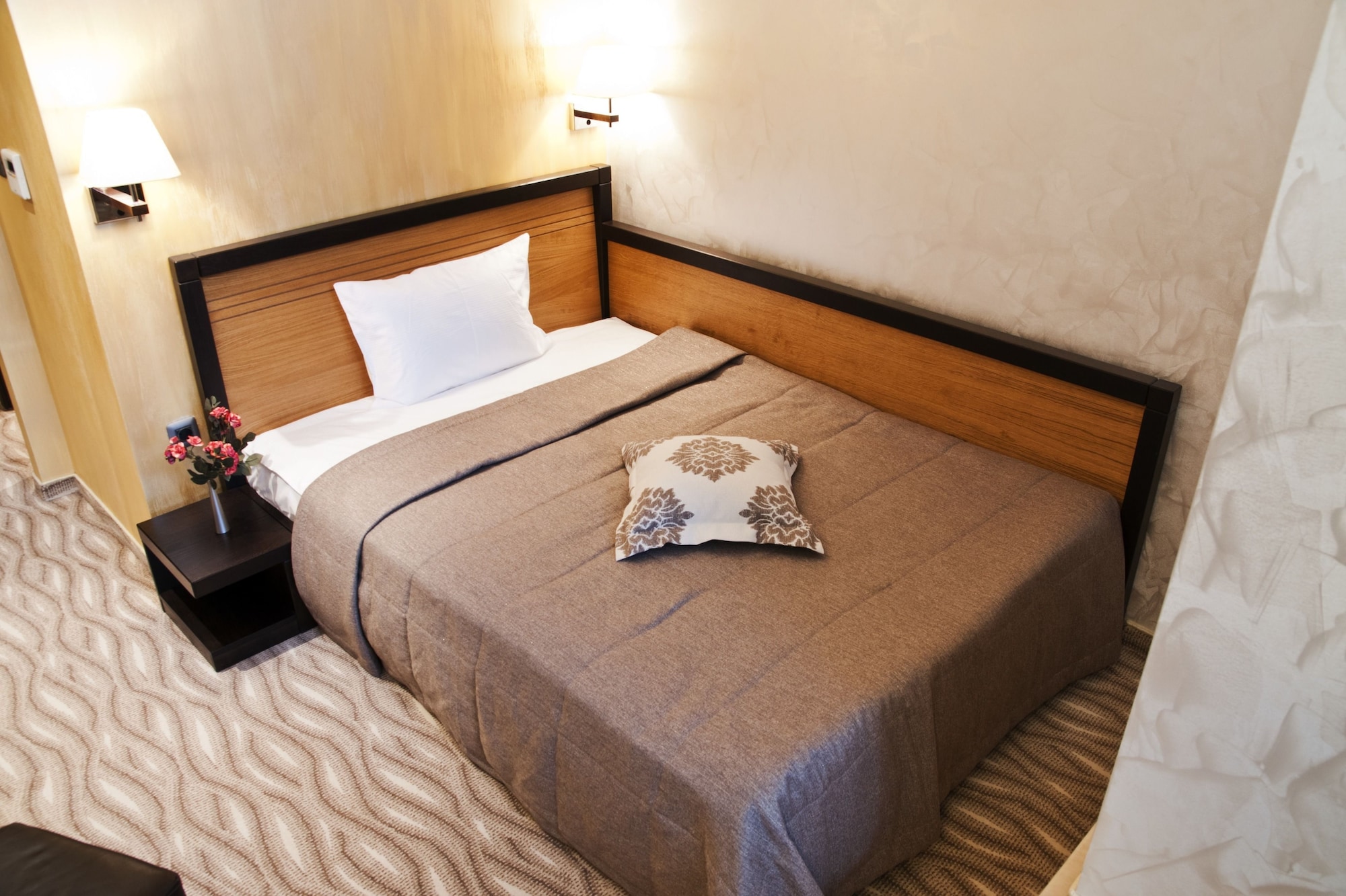 ROOM, SINGLE, DOUBLE BED