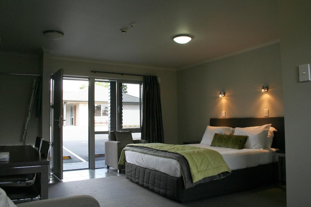 Aveda Motor Lodge 15/29