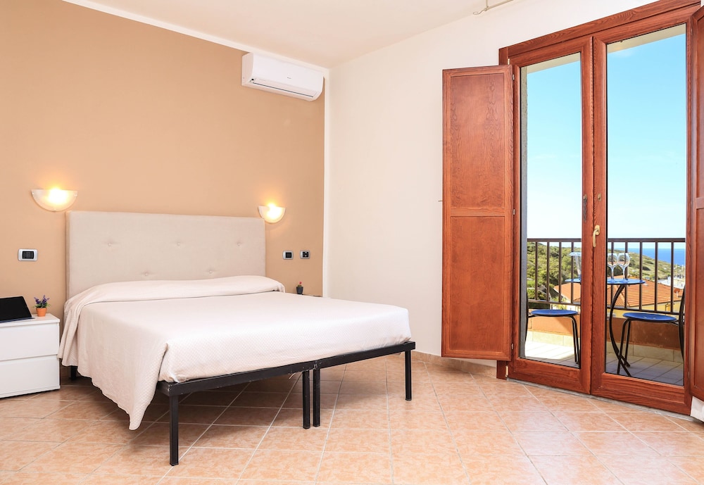 SUPERIOR, TRIPLE, SEA VIEW