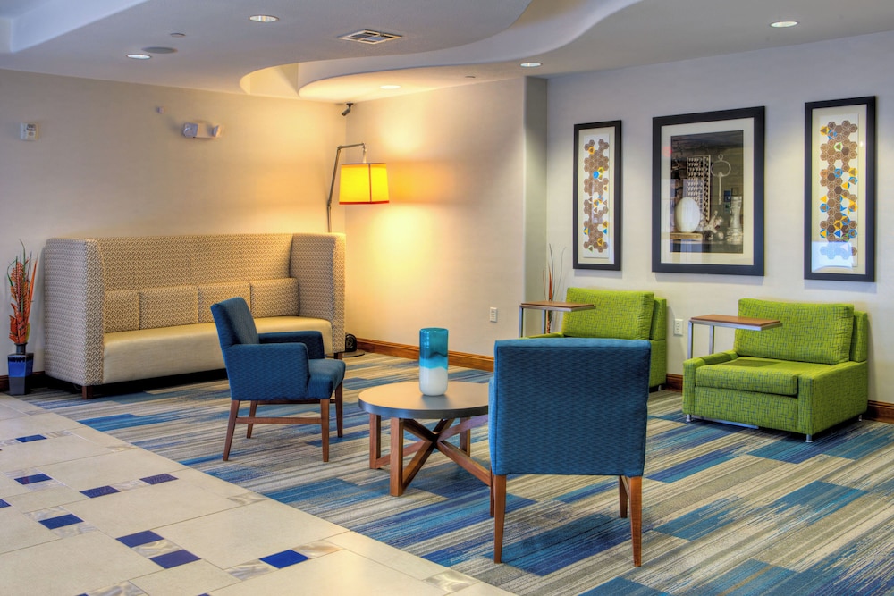 Holiday Inn Express Hotel Suites Hutto 53/72