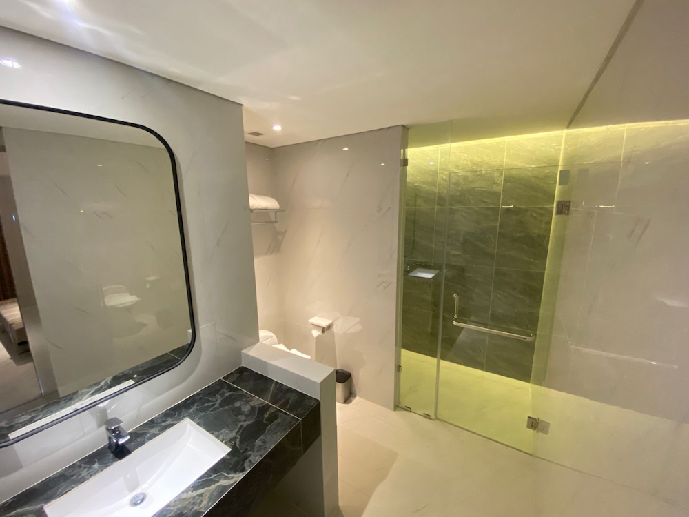 Grand Whiz Hotel Praxis Surabaya 38/43