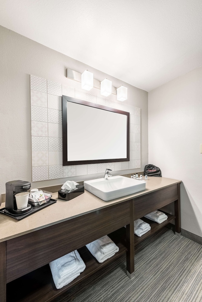 Country Inn and Suites By Radisson Cookeville TN 47/48
