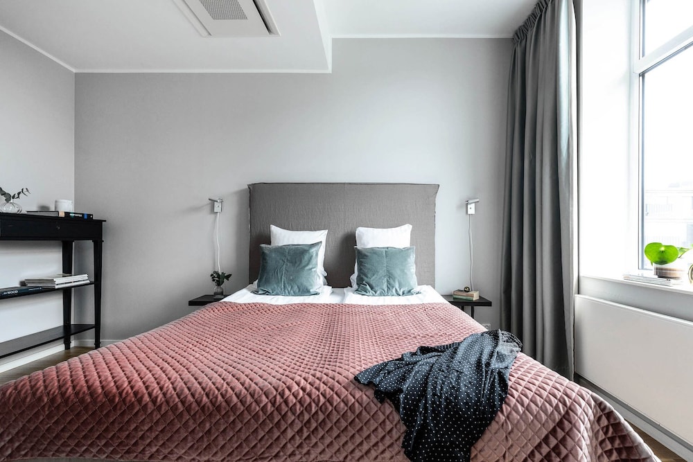 1 BEDROOM, APARTMENT, TERRACE