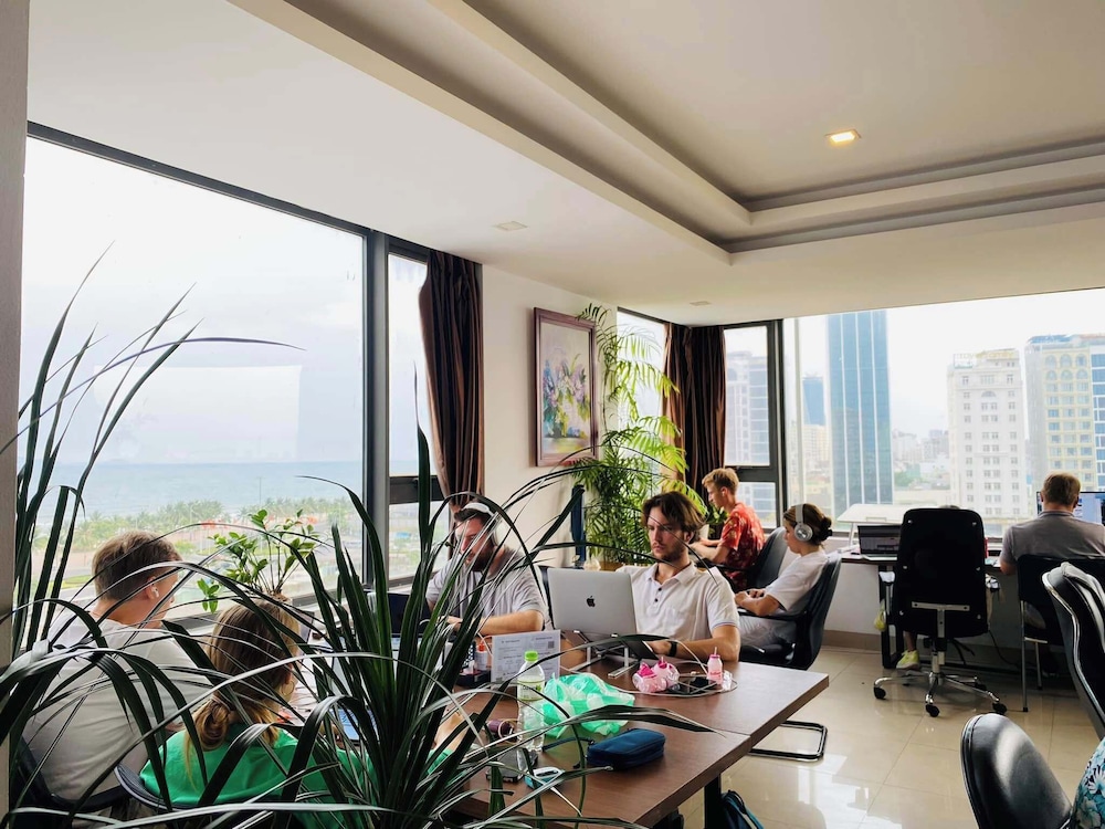 Grand Sunrise Hotel 79/100