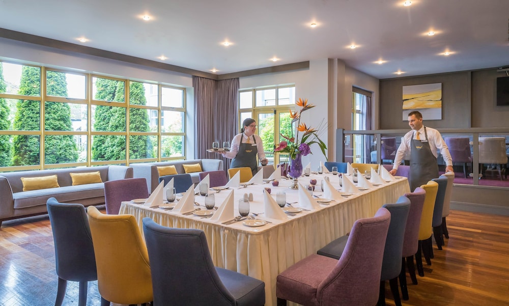 Newtown Park Hotel 34/47