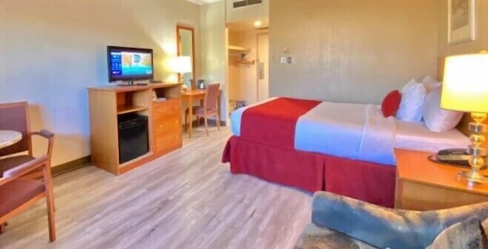 Travelodge by Wyndham Edmonton East 12/29