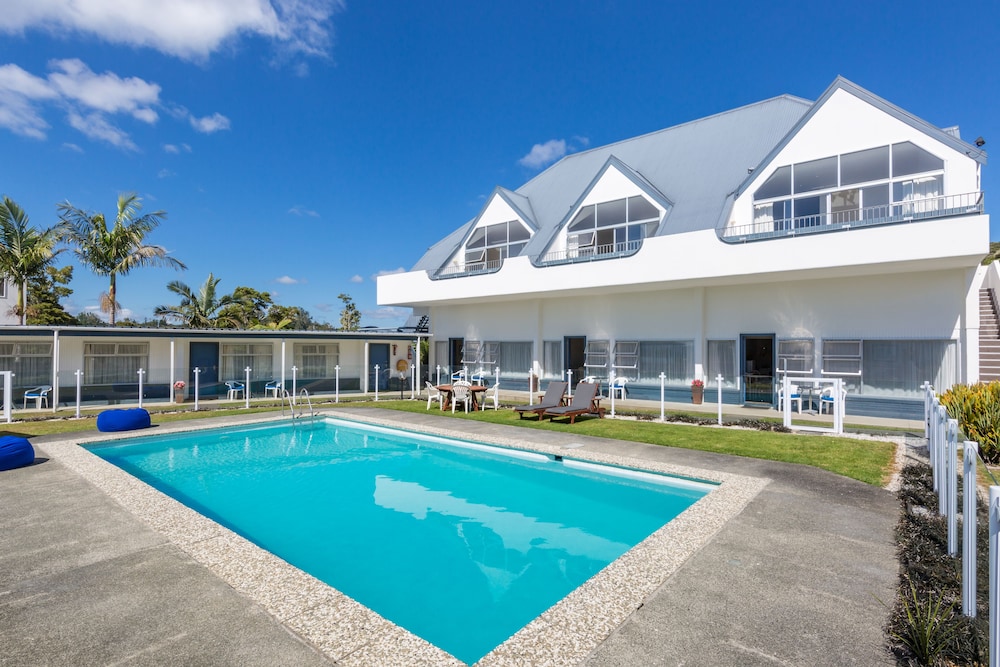 Aloha Seaview Resort Motel 65/68