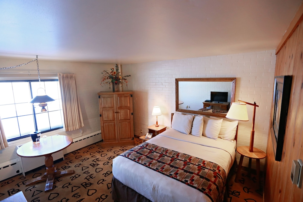 STANDARD, QUEEN BED