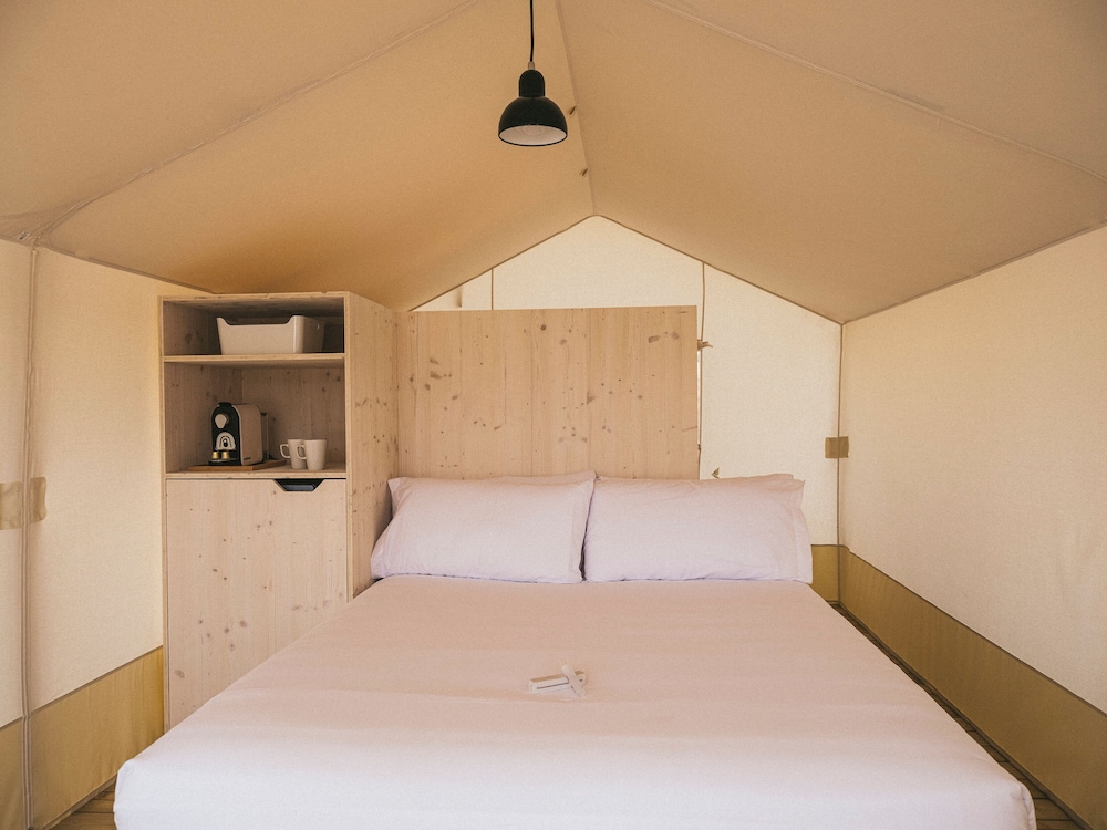 wecamp Cadaques 11/44