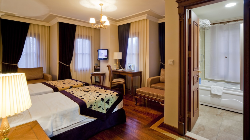 2 BEDROOMS, CONNECTING, SUITE
