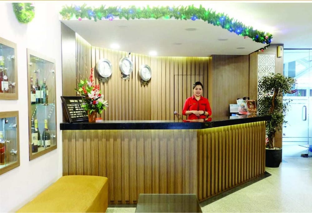Grand Palace Hotel Makassar 1/18