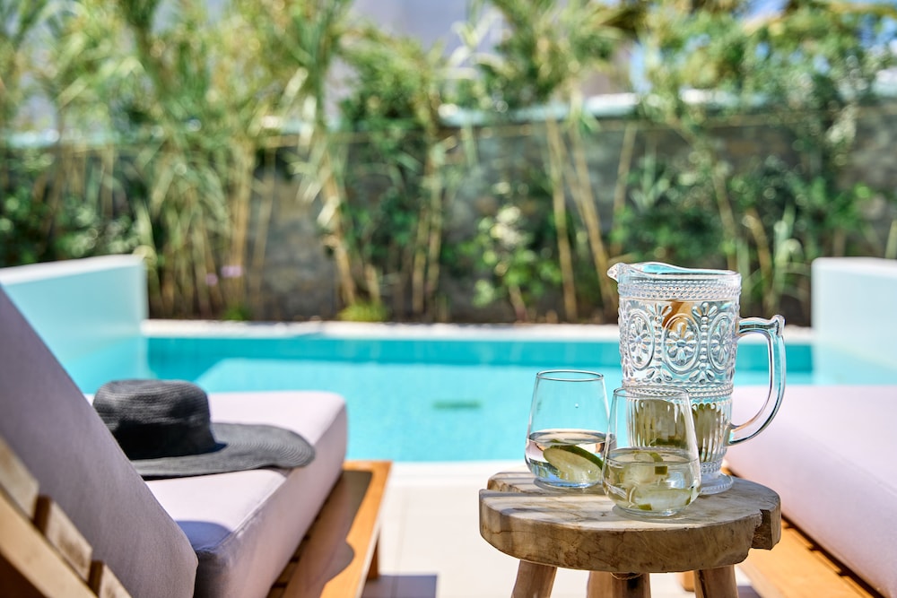 Adorno Beach Hotel and Suites 46/76