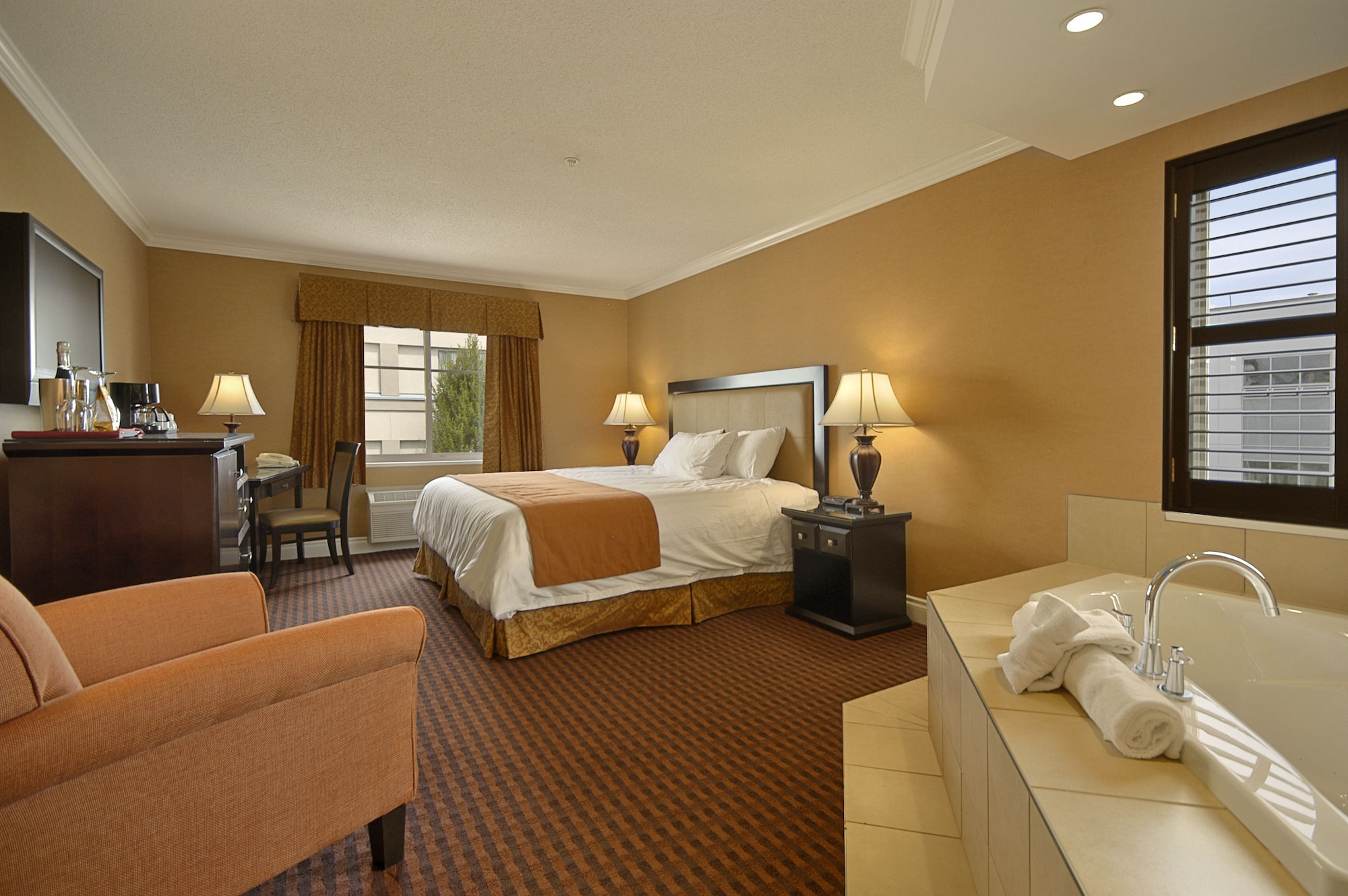 Suite, King Bed, Jetted Tub, Ramada By Wyndham Surrey/Langley 5/10