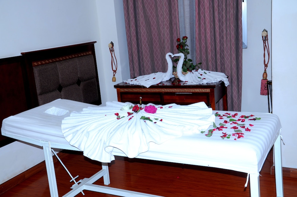 Addis Amba Hotel 15/23