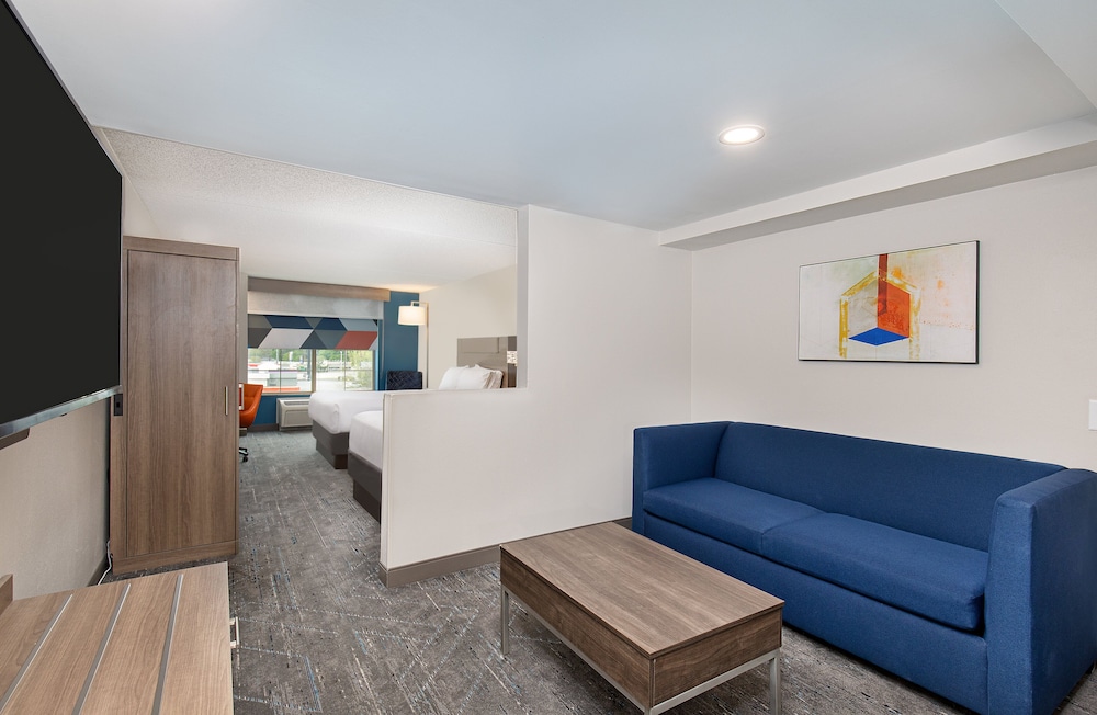 Holiday Inn Express Hotel and Suites Columbus At Northlake 39/57