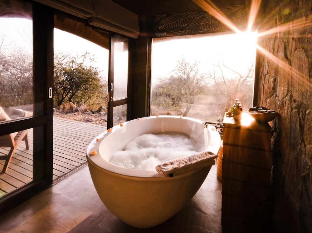 Nambiti Hills Private Game Lodge 22/50