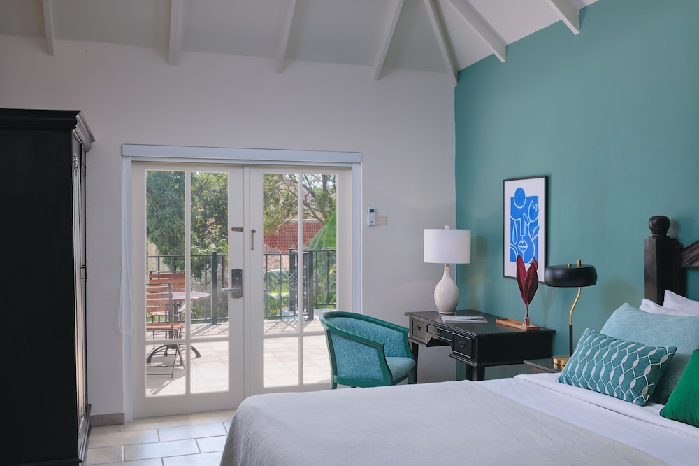 ROOM, KING BED, BAY VIEW