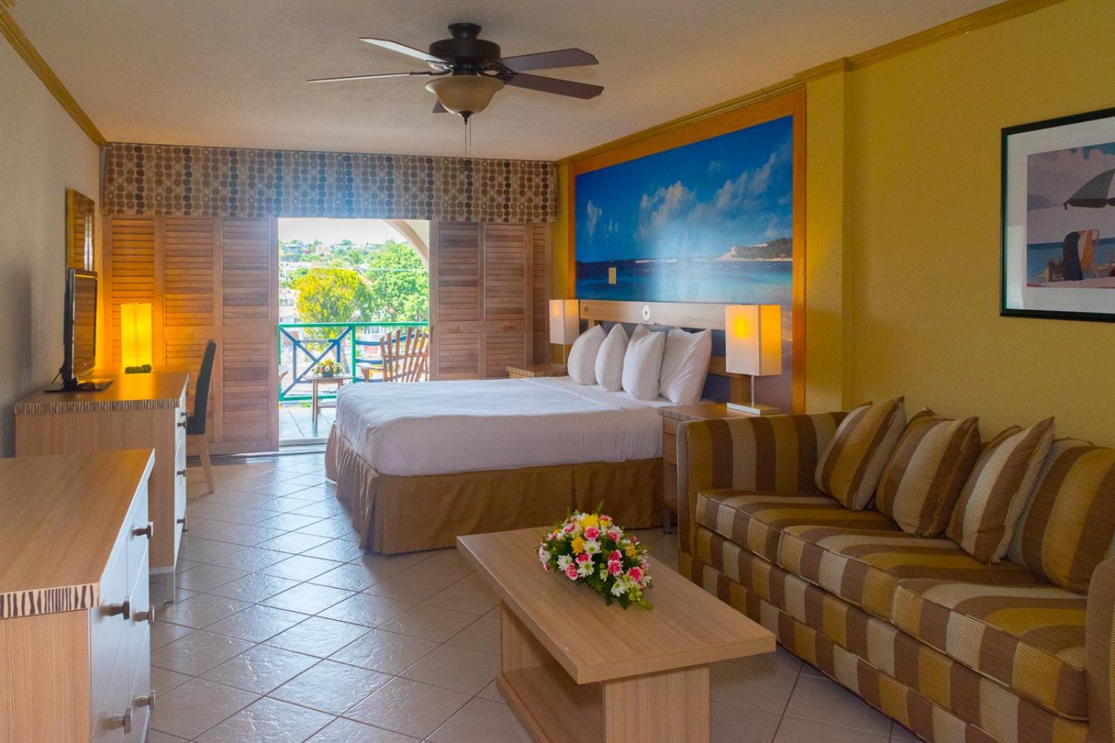 Junior Suite, King and Queen Bed, Island View, Sofa
